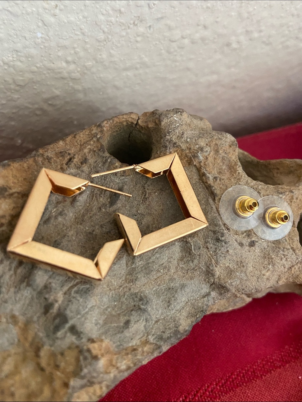 5/$10❤️❤️❤️NEW Square Hoops Stud Earrings Gold Tone Zinc Alloy